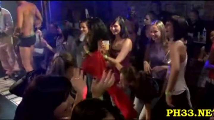 Вечеринка в клубе - порно фото